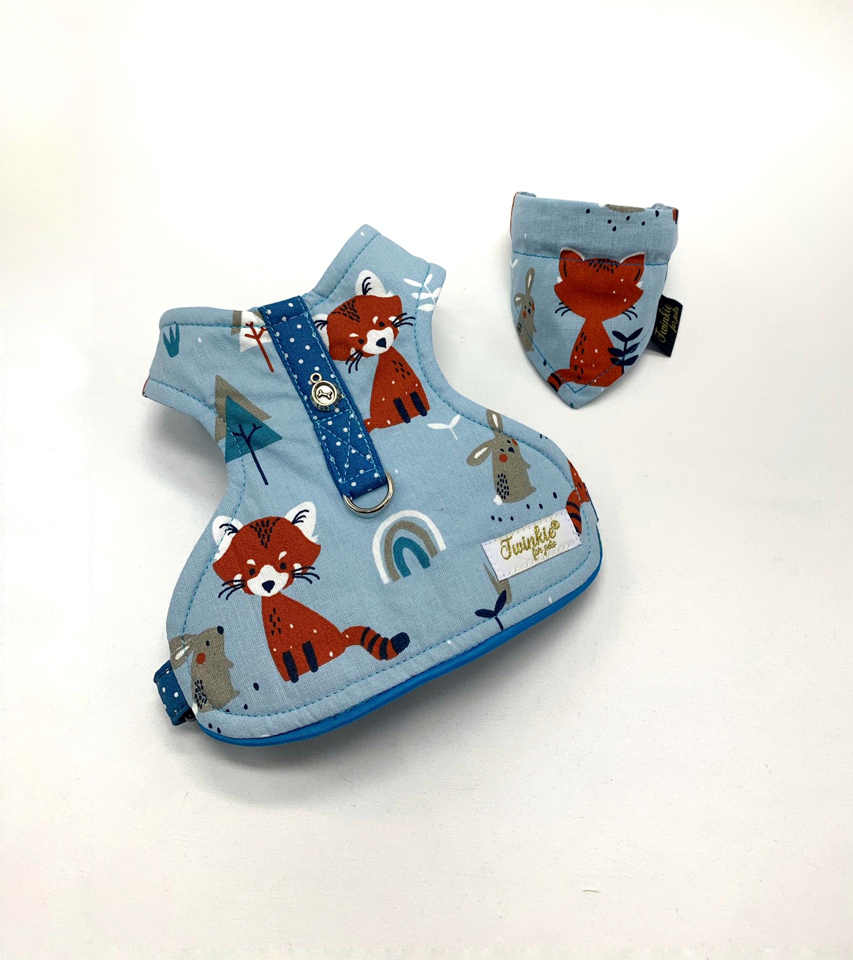 ARNÊS e bandana para cães com padrão de raposas vermelhas e coelhos em fundo azul claro