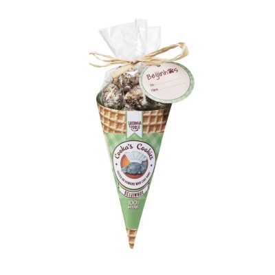 Embalagem em cone com biscoitos, padrão waffle, etiqueta verde e bege