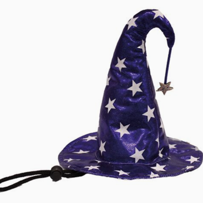 Chapéu de feiticeiro azul com estrelas brancas e estrela dourada pendurada