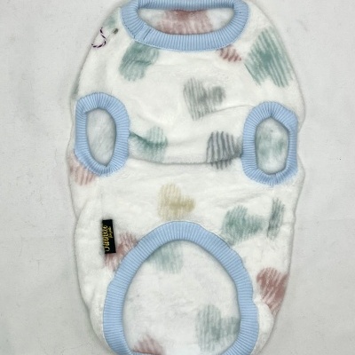 Macacão de bebé branco com padrões coloridos e costuras azuis