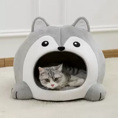 Cama para gato em formato de animal com gato dentro