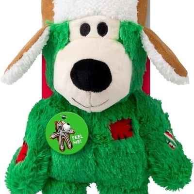 Pelúcia para cães KONG Wild Woods verde e castanha com nariz preto e etiqueta FEEL ME!