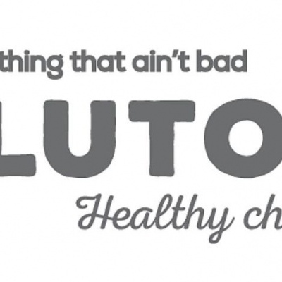 Logótipo PLUTOS com texto promocional em inglês