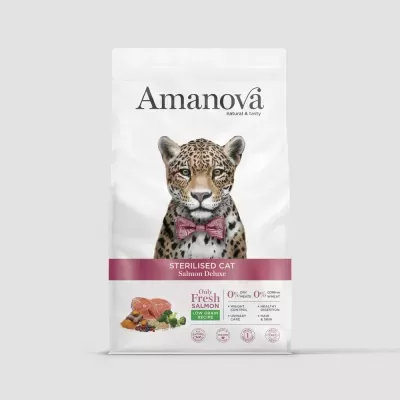 Embalagem de alimento para gatos Amanova com imagem de leopardo usando gravata borboleta