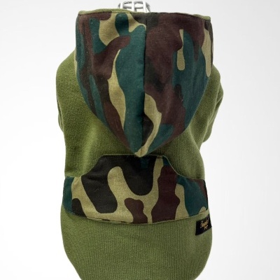 Casaco para cão verde com padrão camuflado e capuz