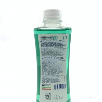 frasco de enxaguante bucal líquido verde com rótulo branco e tampa branca