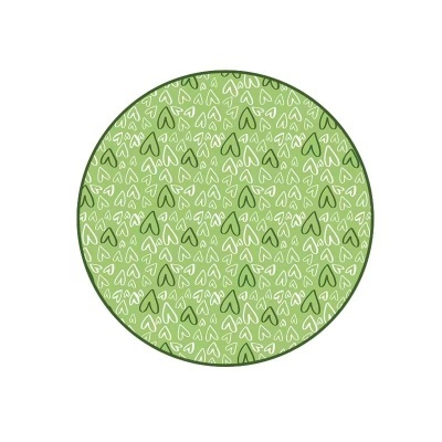 Prato redondo verde com padrão de corações em branco e verde escuro