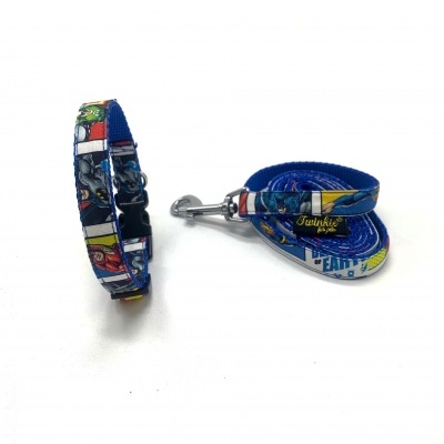 Coleira e trela para cão em tecido com padrão colorido e fechos metálicos prateados