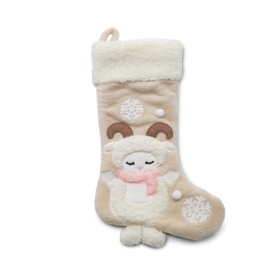 Meia de Natal bege e creme com carneiro e flocos de neve