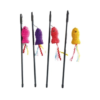 Varinhas pretas com brinquedos coloridos para gatos feitos de fio e fitas