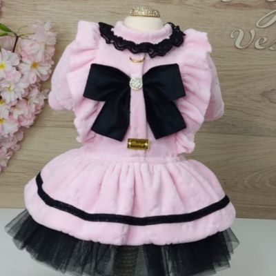 Vestido para cão rosa com laço preto e saia de tule preta