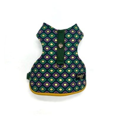 Arnês para animal de estimação com padrão geométrico colorido e detalhe metálico