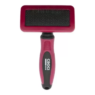 Escova para animais vermelha e preta com cerdas metálicas e texto CROCI no cabo