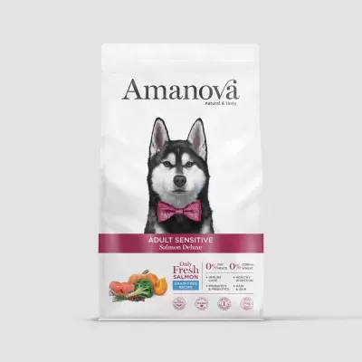 Embalagem de ração para cães Amanova com imagem de cão husky e texto sobre ingredientes