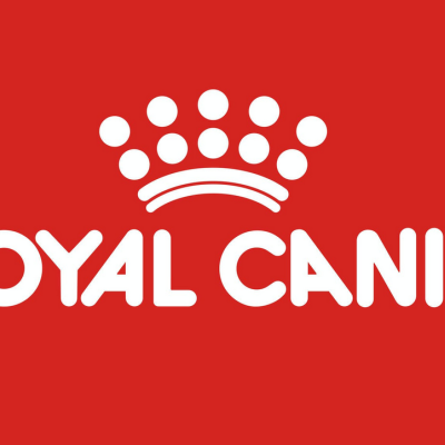 Logotipo branco da marca ROYAL CANIN sobre fundo vermelho com uma coroa branca