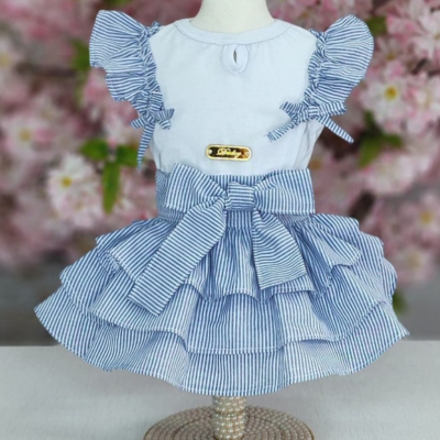 Vestido infantil branco com mangas bufantes riscas azuis e saia com folhos riscas azuis e branco