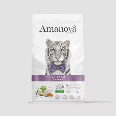 Saco branco de ração para gato Amanova Fish Delicacy com tigre branco e gravata borboleta roxa