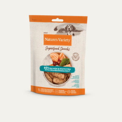 Pacote de snacks para cães NATURE'S VARIETY Superfood Snacks com ingredientes principais e imagem de cão
