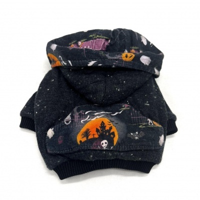 Casaco preto para animal de estimação com padrão de Halloween colorido