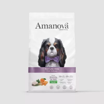 Saco branco de ração Amanova Mature Mini Fish Delicacy com imagem de cão e detalhes roxos