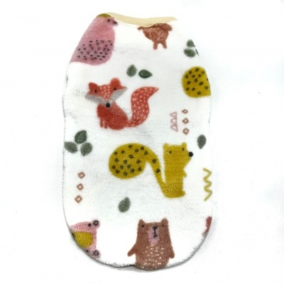 Meia infantil felpuda com padrões coloridos de animais