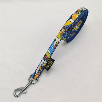 Trela para cão colorida com gancho metálico e etiqueta preta