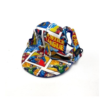Boné colorido com estampa da Liga da Justiça