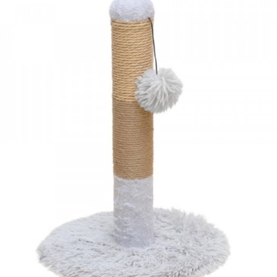 Arranhador para gatos com base e topo em pelúcia branca e poste com corda sisal e bola de pelúcia