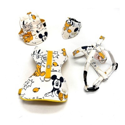Conjunto de acessórios para bebé com padrão Mickey Mouse em tecido branco, laranja e preto