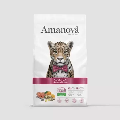 Pacote branco de ração para gatos adultos com leopardo e texto Amanova