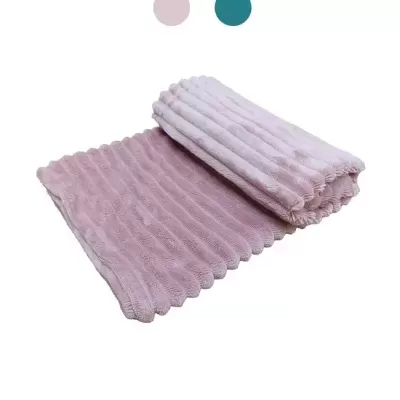 Manta rosa macia com textura canelada