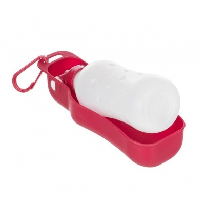 Dispensador portátil para líquidos de animais com garrafa branca e suporte vermelho