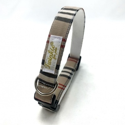 Coleira têxtil beges e preta com argola e fivela preta