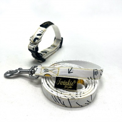 Trela e coleira para cão de tecido branco com padrões pretos e etiqueta Twinkie