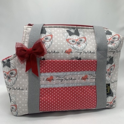 Mala em tecido com padrão de cães Yorkshire e laço vermelho