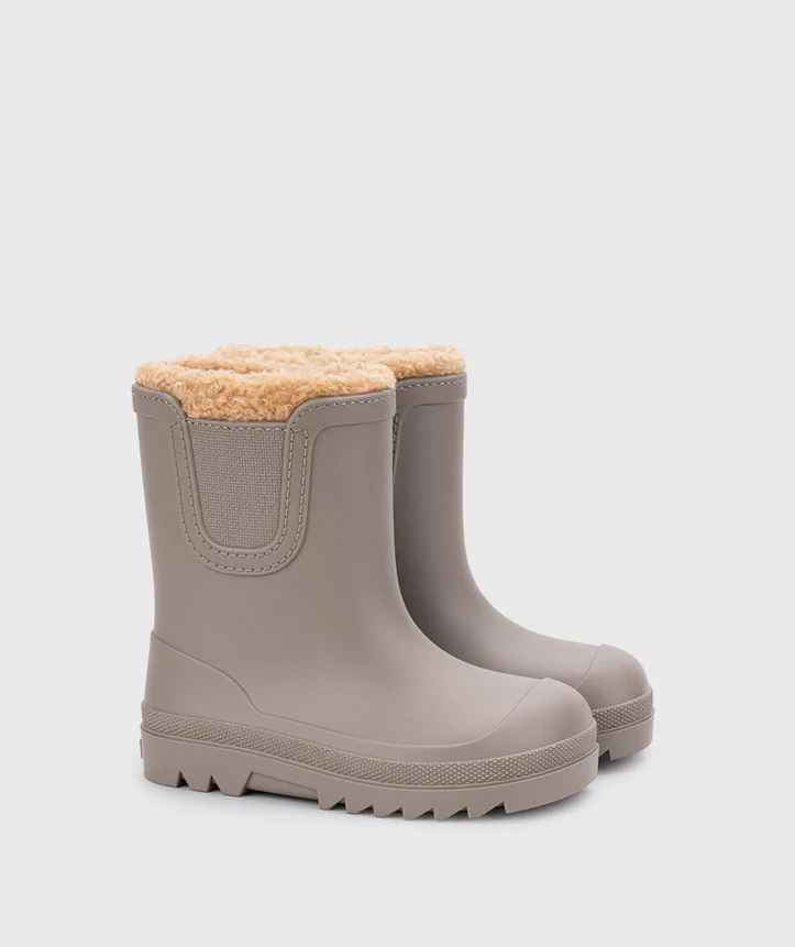 Botas impermeáveis bege com forro felpudo castanho claro