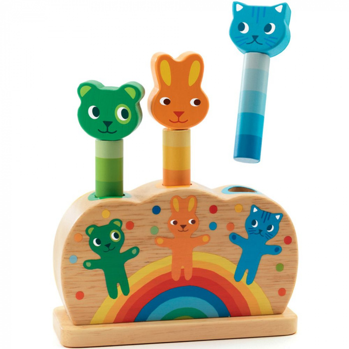 Brinquedo infantil de madeira com figuras de animais coloridos e suporte com arco-íris