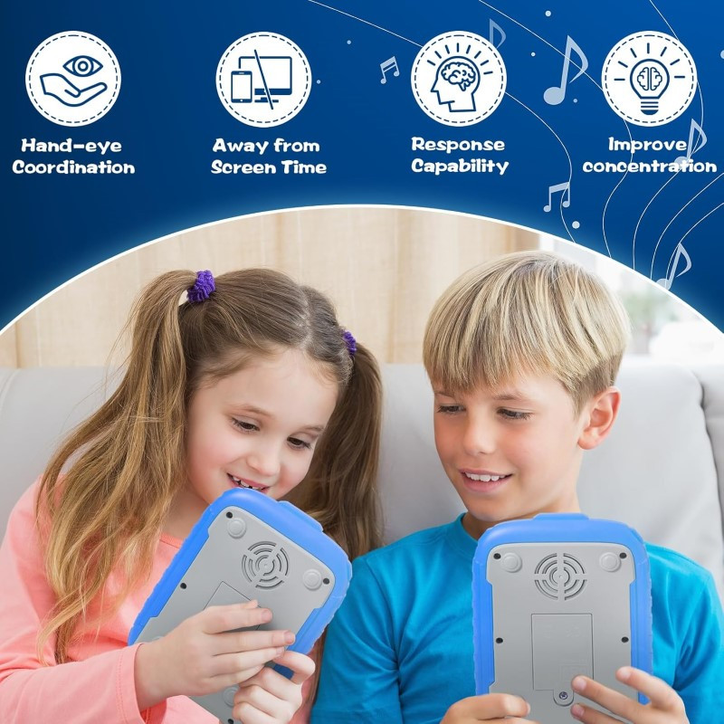 Crianças sentadas no sofá a usar dispositivos eletrónicos com orifício circular na parte de trás.