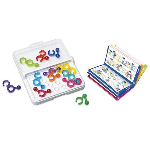 Jogo de peças coloridas de plástico com livrinho de instruções aberto