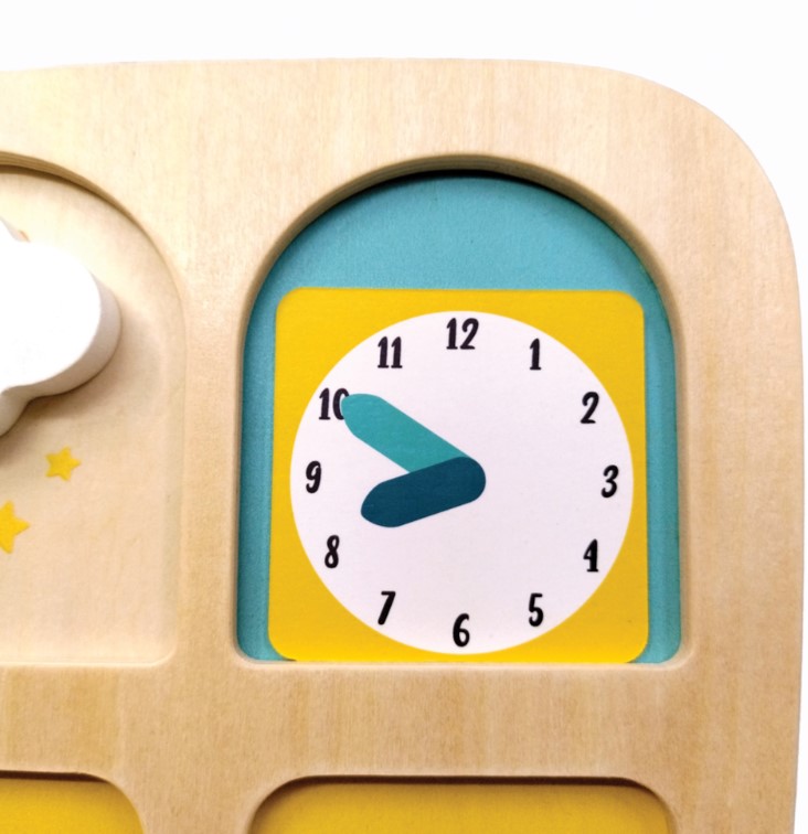 Relógio de brinquedo em madeira com números de 1 a 12 e ponteiros em azul
