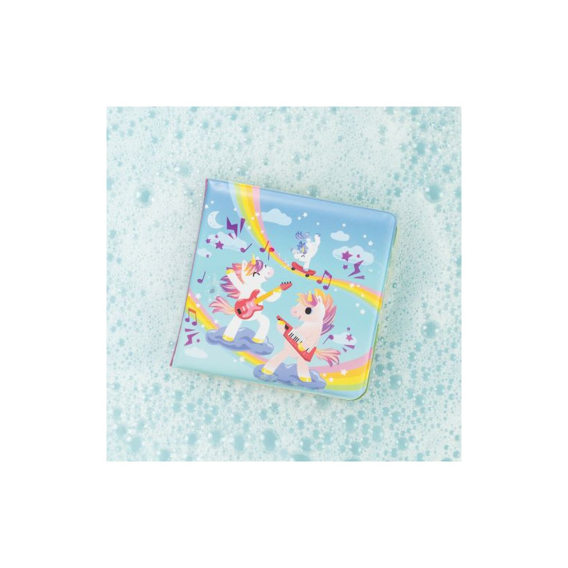 Sabonete azul claro com design de unicórnios e arco-íris sobre espuma