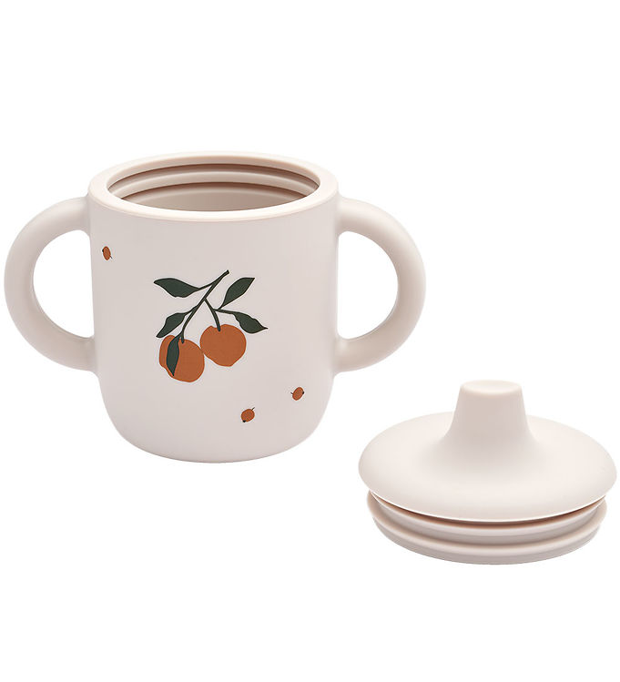 Caneca de bebé em silicone branco com ilustração de ramos com frutos laranja e folhas verdes, com tampa branca ao lado.