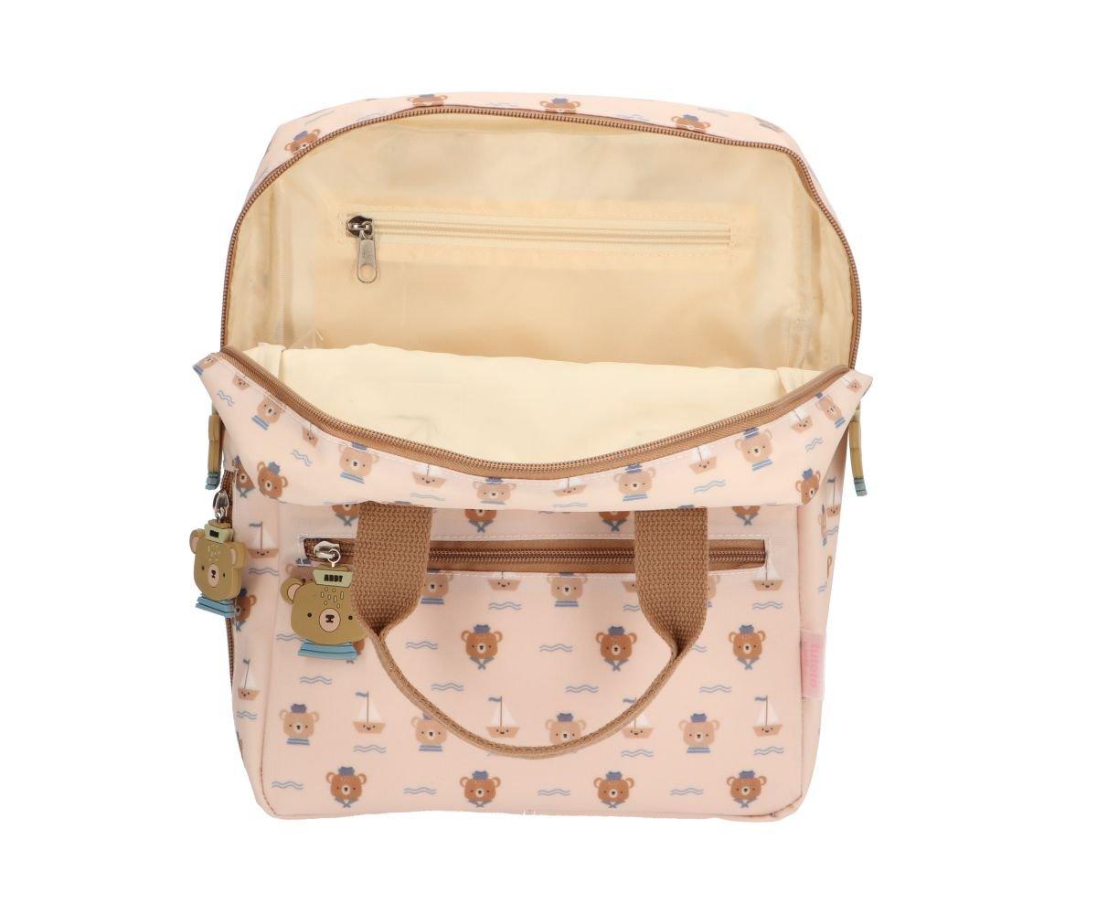 Mala pequena quadrada creme com padrão de ursinhos castanhos e texto, com alças castanhas e interior forrado creme