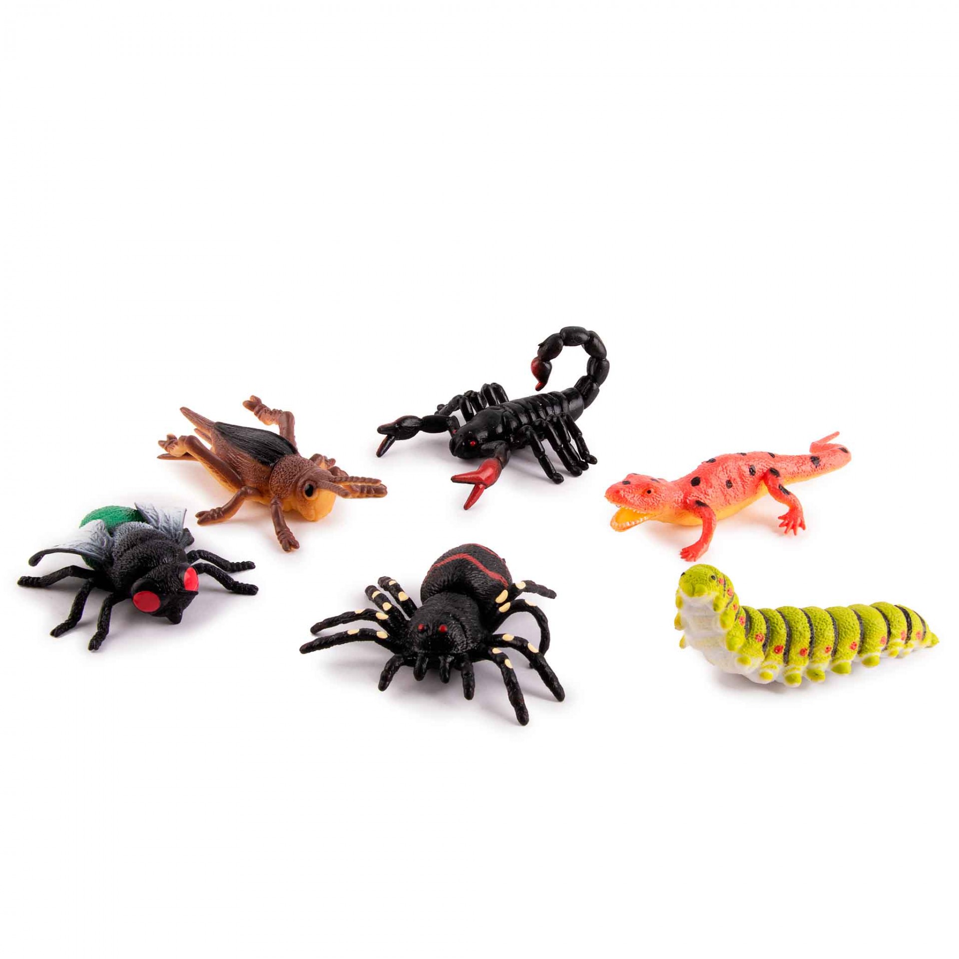 Figuras de insetos e animais de plástico coloridos em fundo branco