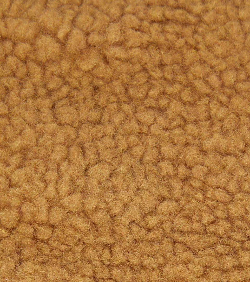 Tecido castanho de pelúcia com textura felpuda