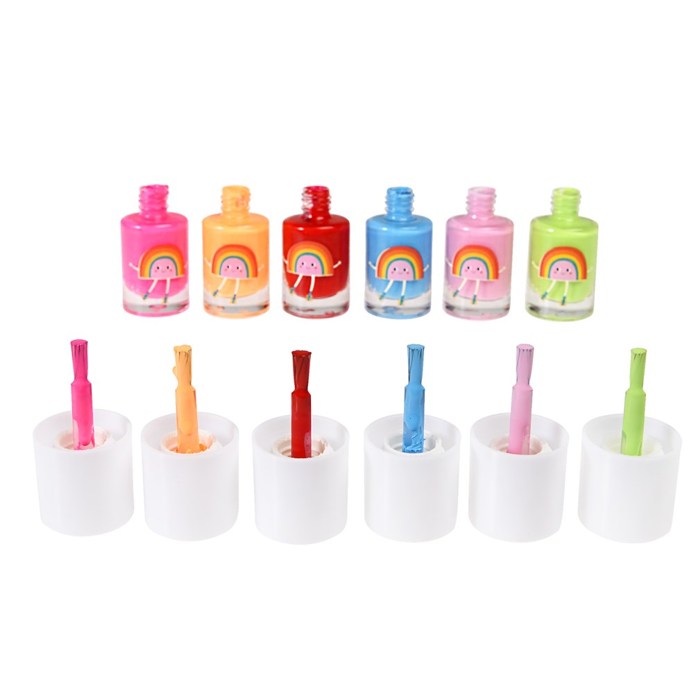 Seis frascos abertos de verniz para unhas com pincéis coloridos e rótulos com arco-íris sorridente.