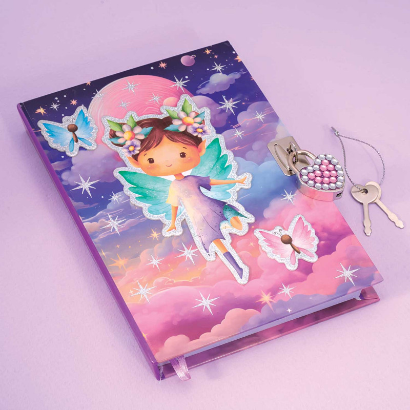 Diário colorido com fada, borboletas e estrelas, com fechadura em forma de coração e chave.