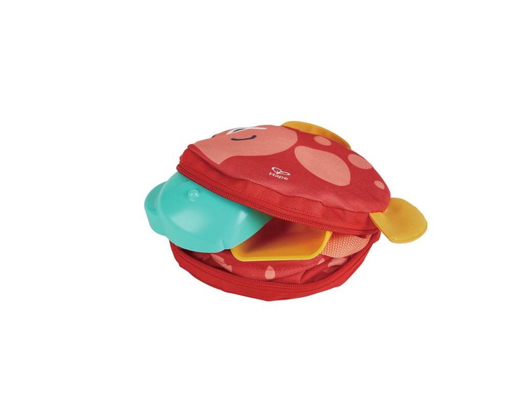 Conjunto de pratos coloridos com suporte vermelho de tecido