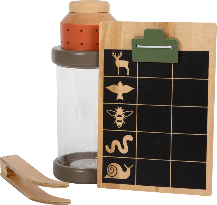 Frasco de material misto com tampa de madeira, quadro negro de madeira com desenhos gravados e pinça de madeira