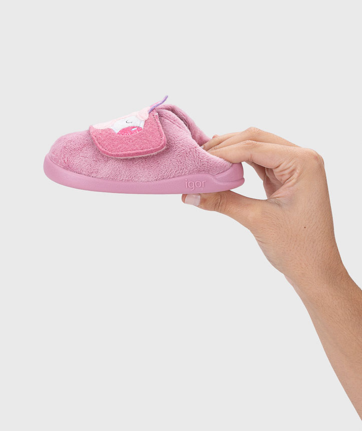 Chinelo de quarto infantil cor-de-rosa com detalhe em forma de orelha